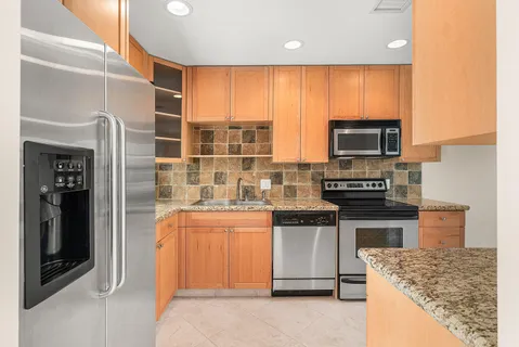 $62,900 | 13 Southport Lane, Unit H, Boynton Beach, FL 33436