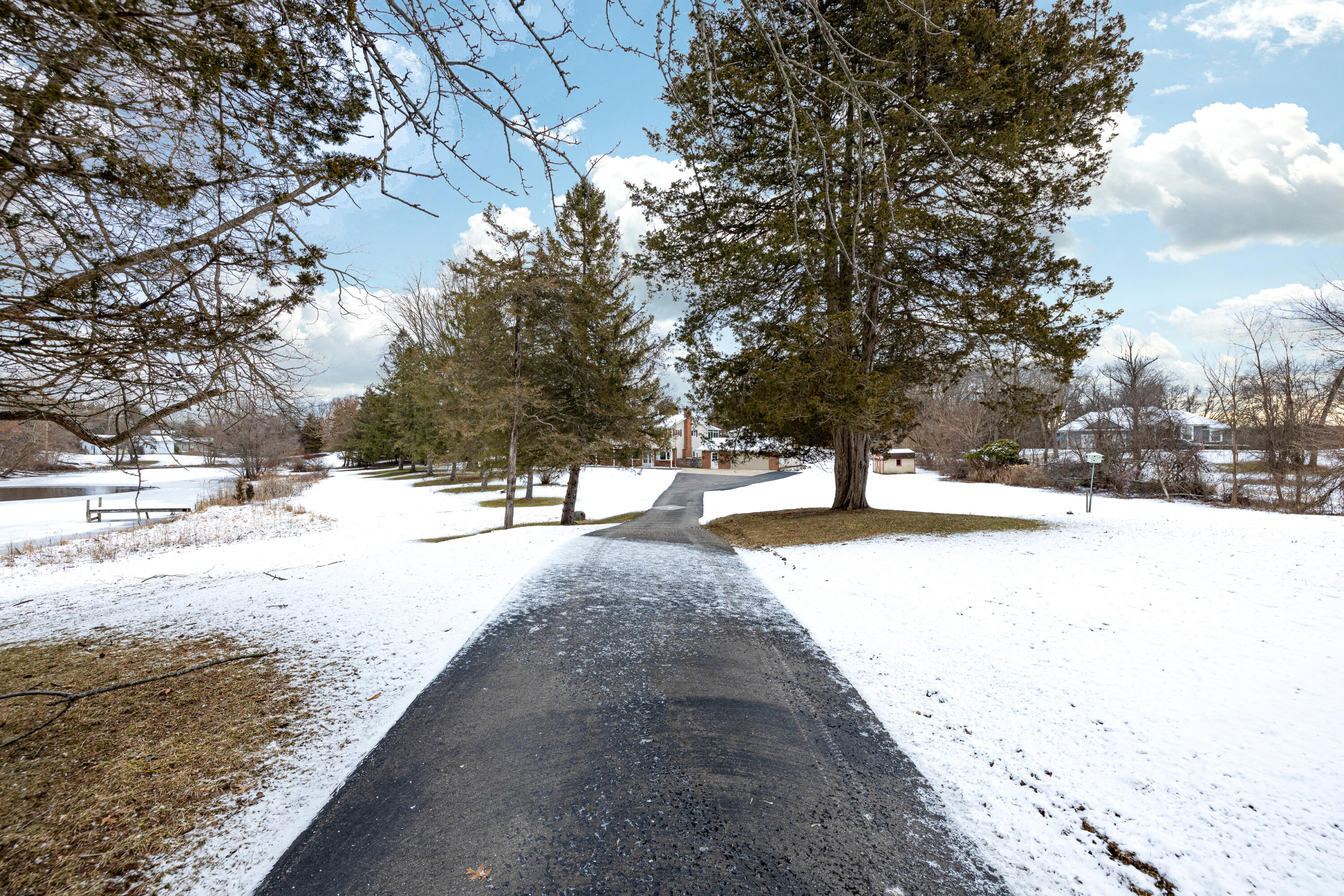 11081 Kelly Road Pinckney, MI 48169 - Photo 2 of 66 4 11081 Kelly Rd (4 of 49)