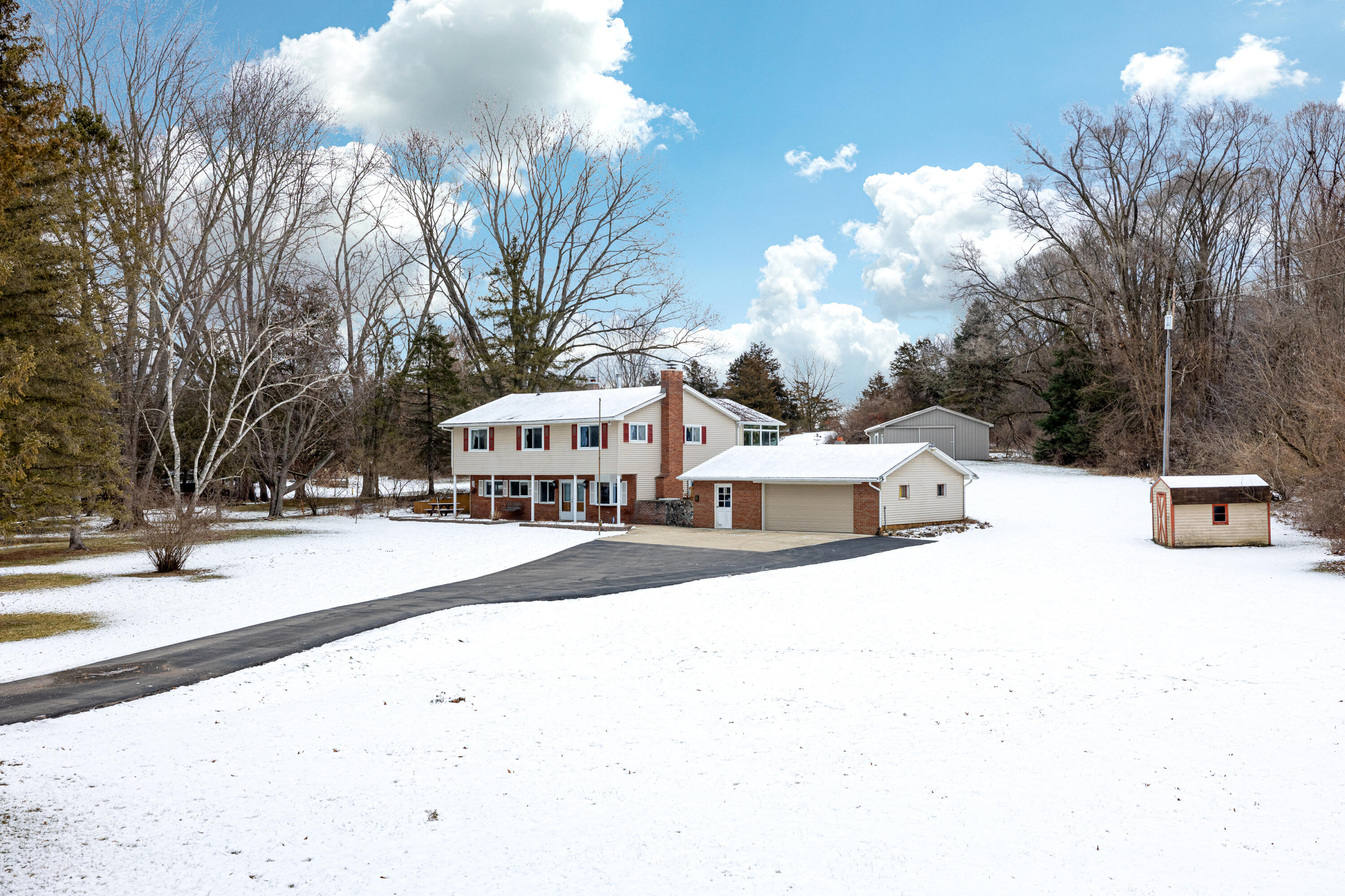 11081 Kelly Road Pinckney, MI 48169 - Photo 33 of 66 11081 Kelly Rd (5 of 49)