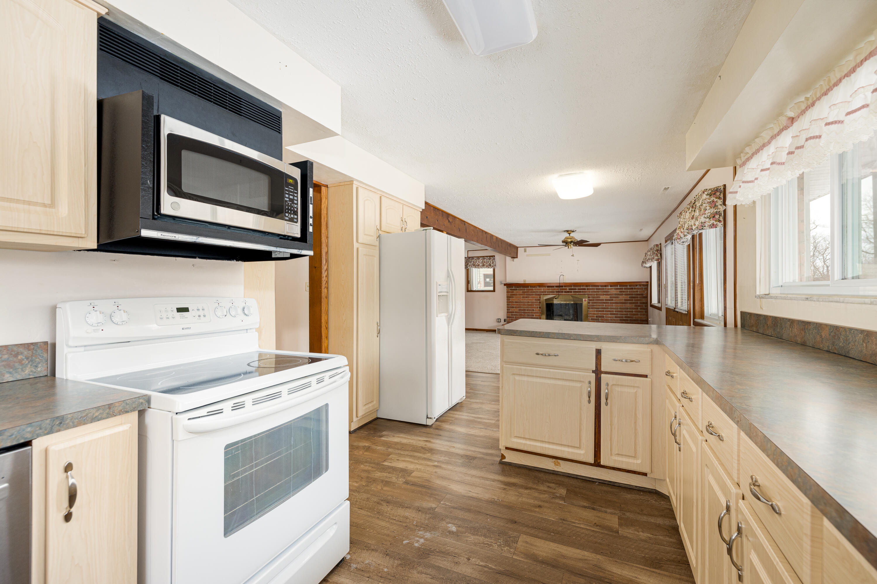 11081 Kelly Road Pinckney, MI 48169 - Photo 10 of 66 11 11081 Kelly Rd (24 of 49)