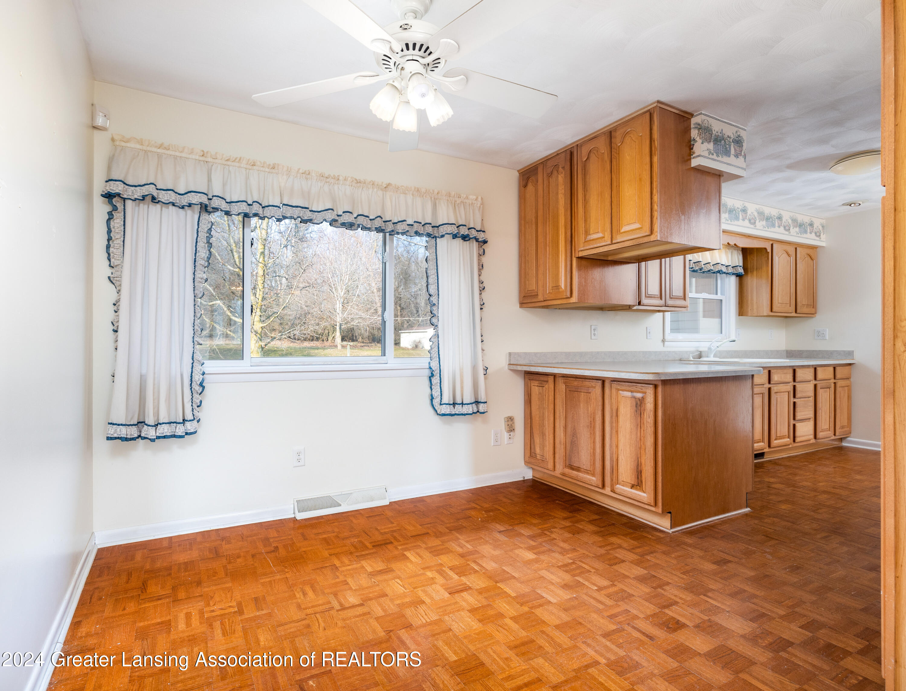 2061 College Road Holt, MI 48842 - Photo 11 of 32 Eat-in Kitchen