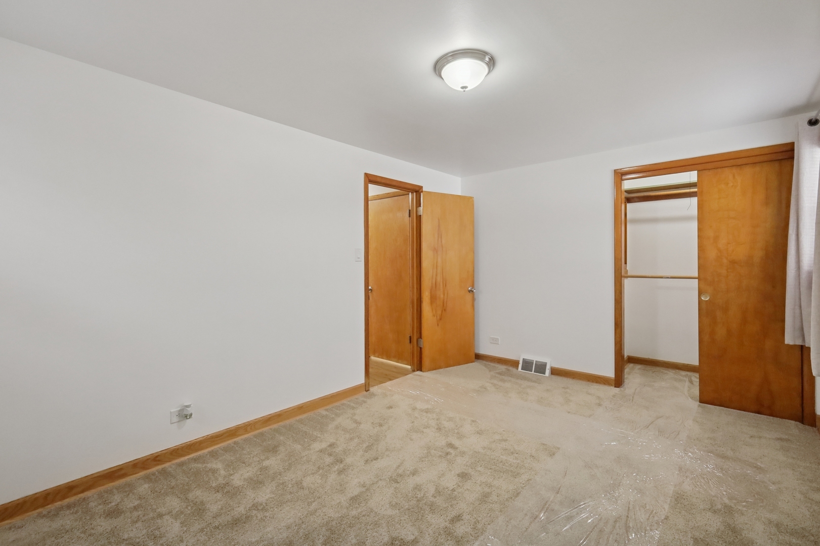 1711 West 43rd Street Chicago, IL 60609 - Photo 11 of 25 an empty room with closet area