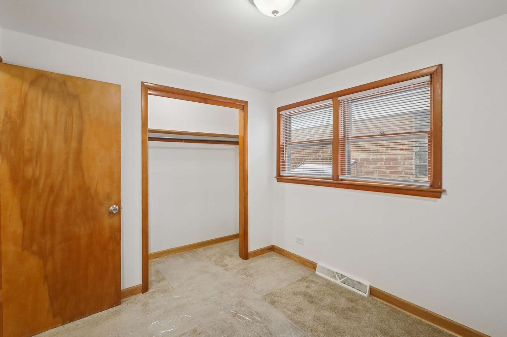 1711 West 43rd Street Chicago, IL 60609 - Photo 13 of 25 an empty room with windows