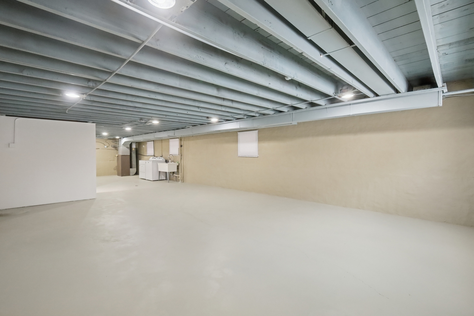 1711 West 43rd Street Chicago, IL 60609 - Photo 17 of 25 a view of empty room