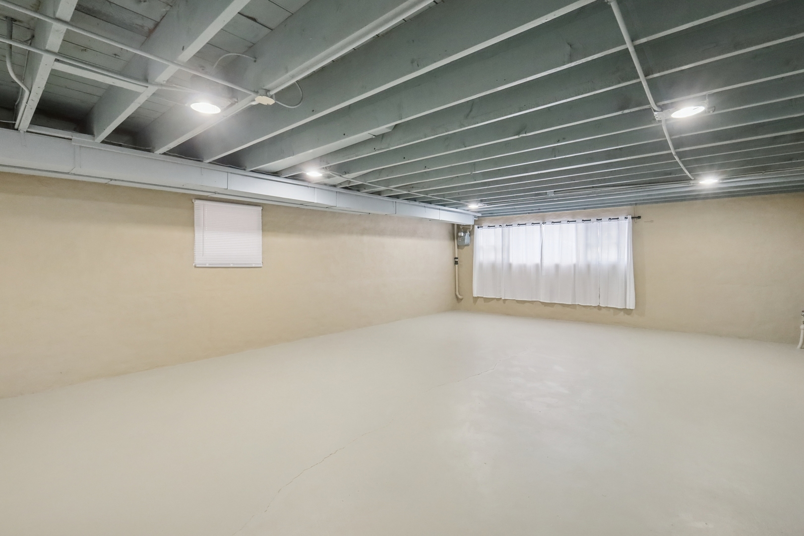 1711 West 43rd Street Chicago, IL 60609 - Photo 20 of 25 a view of an empty room