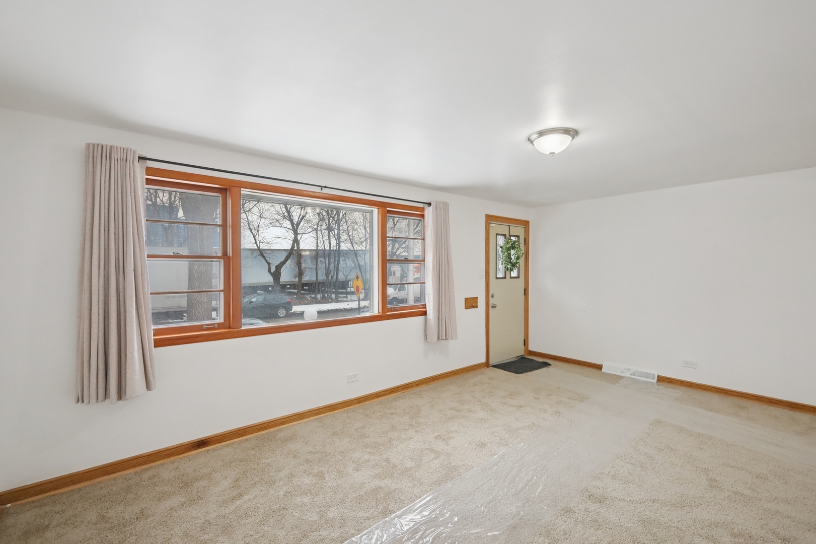 1711 West 43rd Street Chicago, IL 60609 - Photo 3 of 25 an empty room with windows