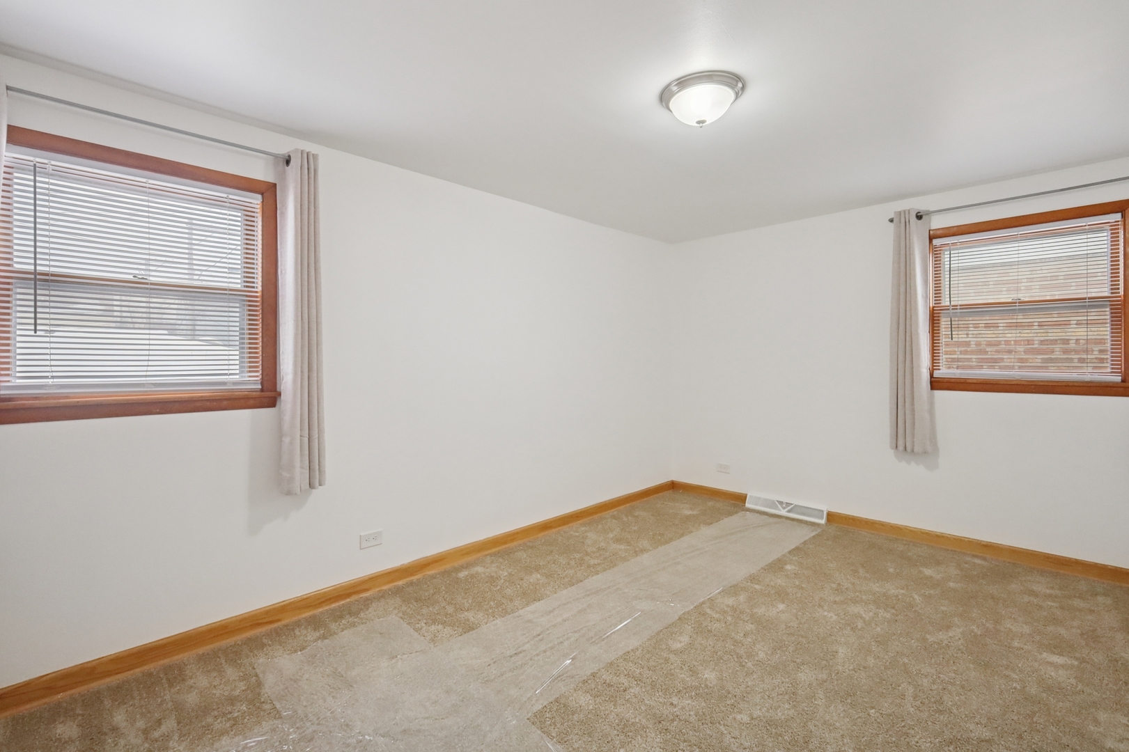 1711 West 43rd Street Chicago, IL 60609 - Photo 10 of 25 an empty room with a window