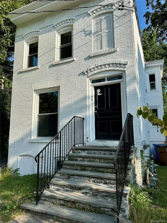 $1,600 | 140 Albany Avenue, Unit 2, Kingston, NY 12401