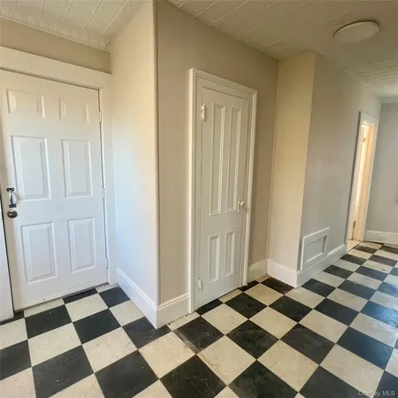 $1,600 | 140 Albany Avenue, Unit 2, Kingston, NY 12401