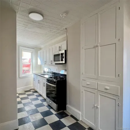 $1,600 | 140 Albany Avenue, Unit 2, Kingston, NY 12401