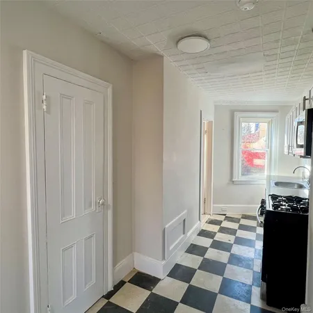 $1,600 | 140 Albany Avenue, Unit 2, Kingston, NY 12401