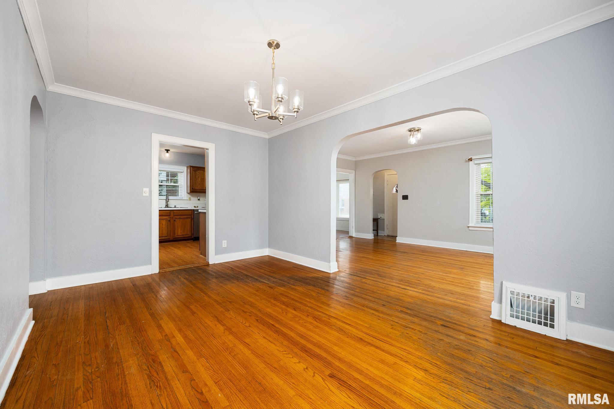 1323 West Circle Road Peoria, IL 61604 - Photo 9 of 43