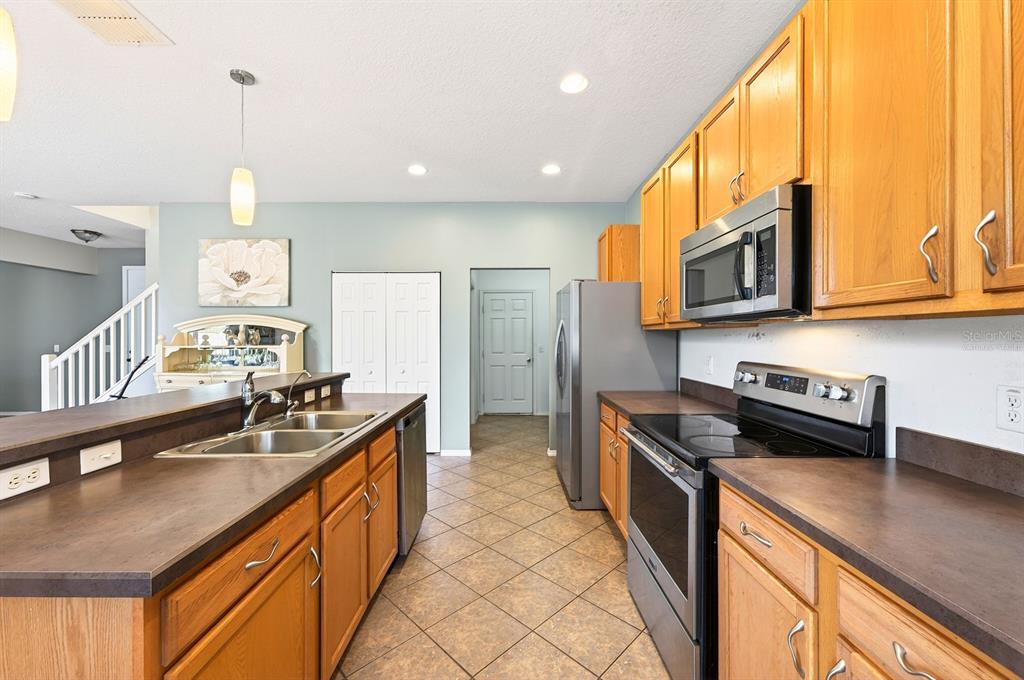1681 Strathmore Circle Mount Dora, FL 32757 - Photo 8 of 41