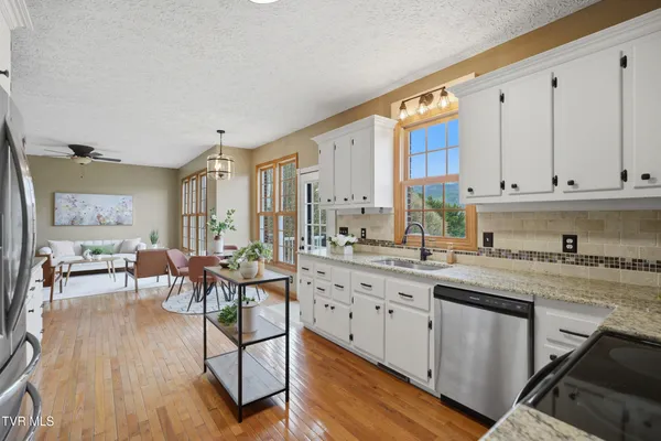 $490,000 | 11515 Frederick Road, Coeburn, VA 24230