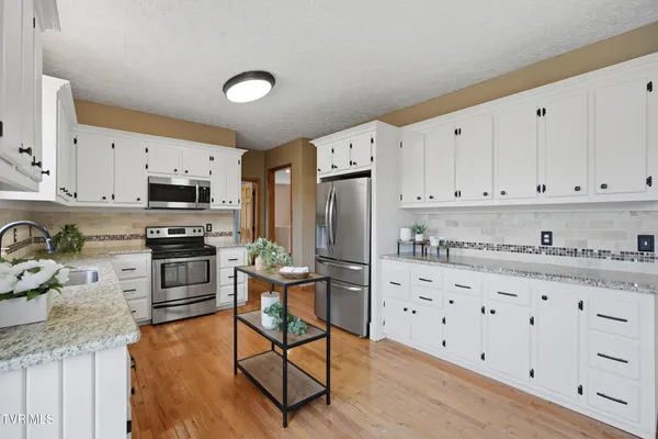 $490,000 | 11515 Frederick Road, Coeburn, VA 24230