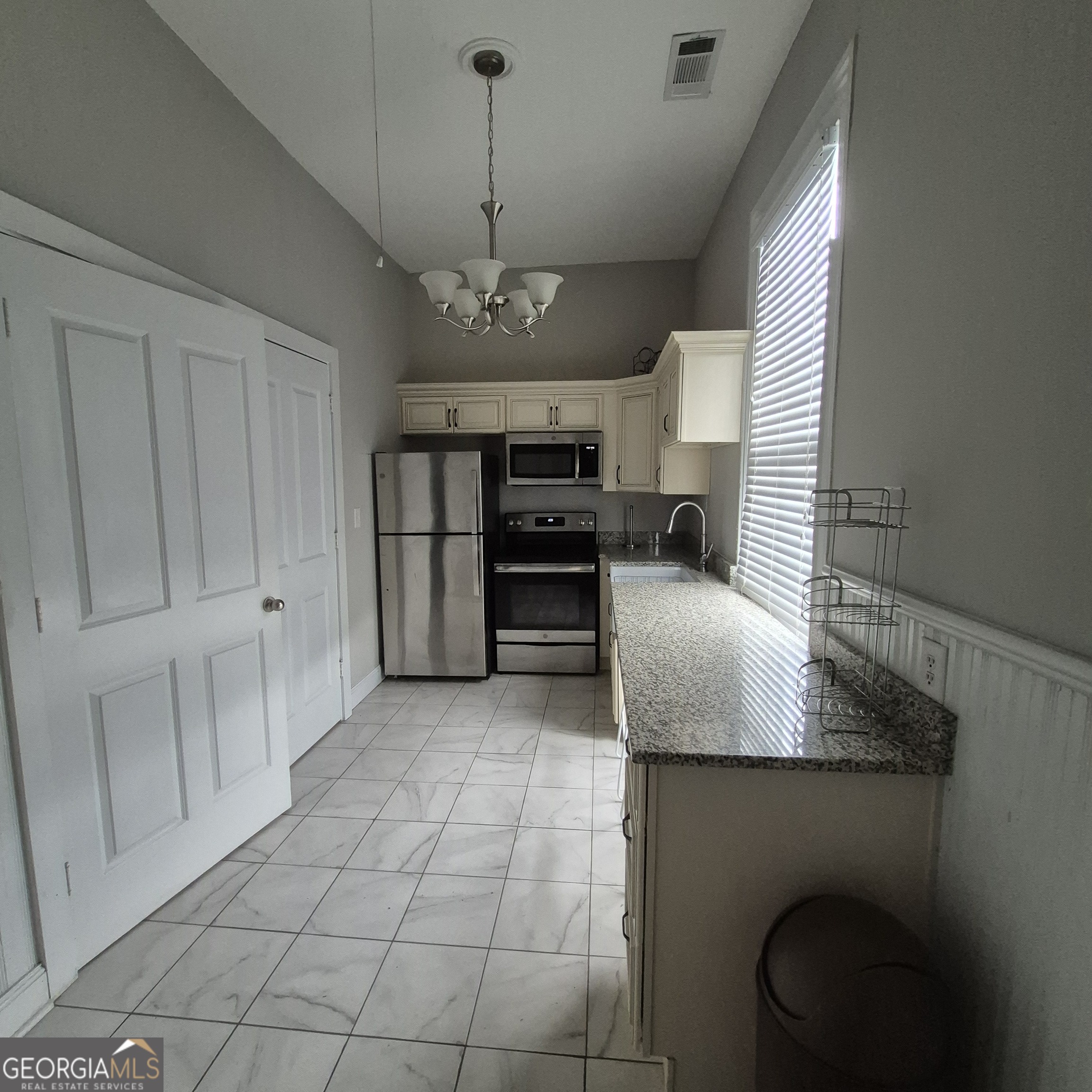 867 Orange Terrace, Unit B Macon, GA 31201 - Photo 9 of 14 a view of a kitchen with furniture and a kitchen