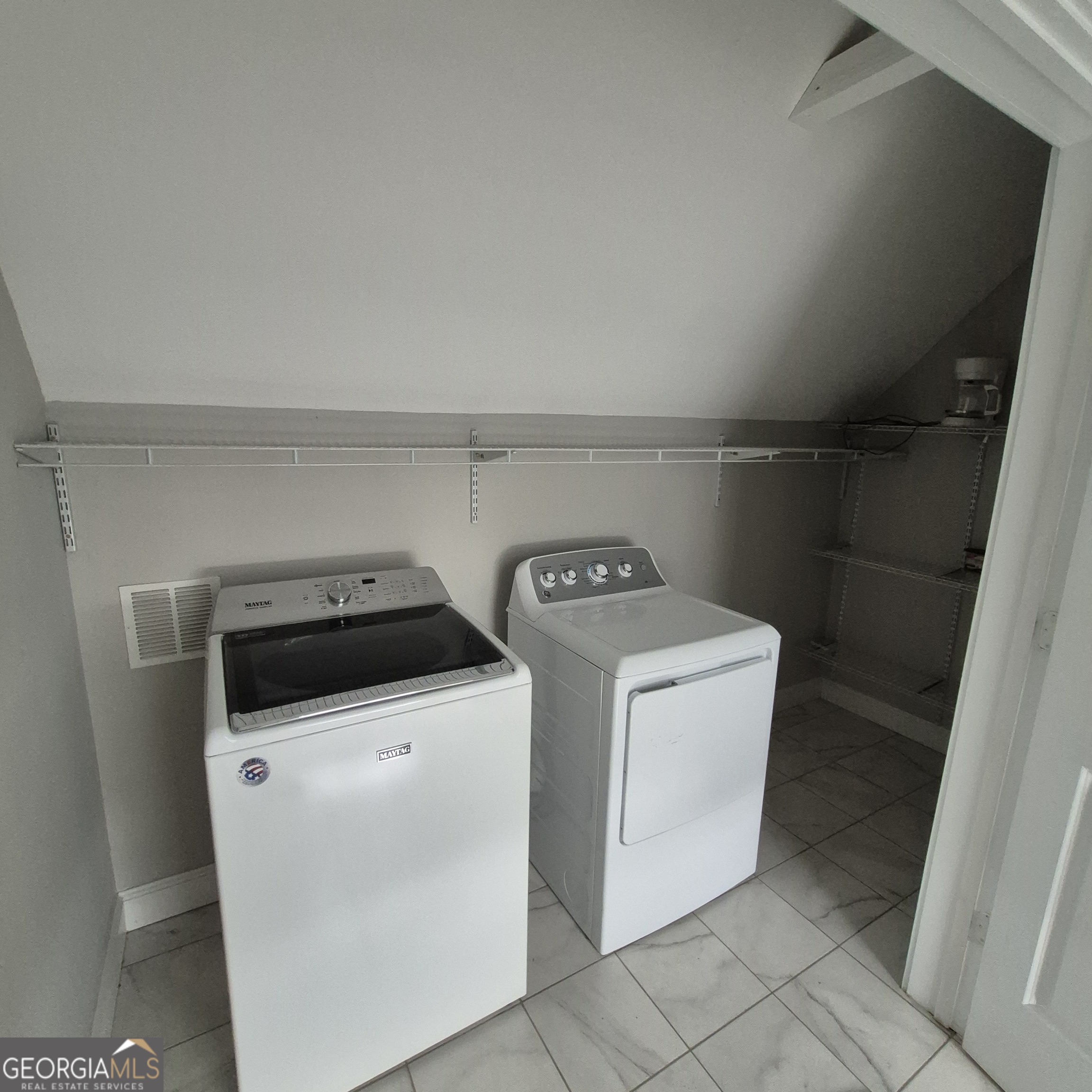 867 Orange Terrace, Unit B Macon, GA 31201 - Photo 10 of 14 a utility room with dryer and washer