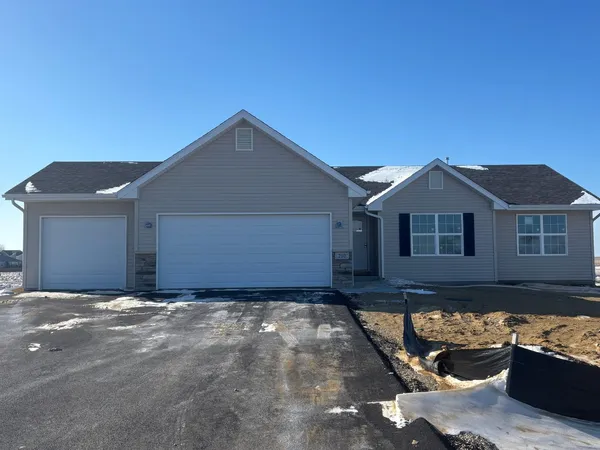 $293,605 | 210 Autumnwood Lane, Davis Junction, IL 61020