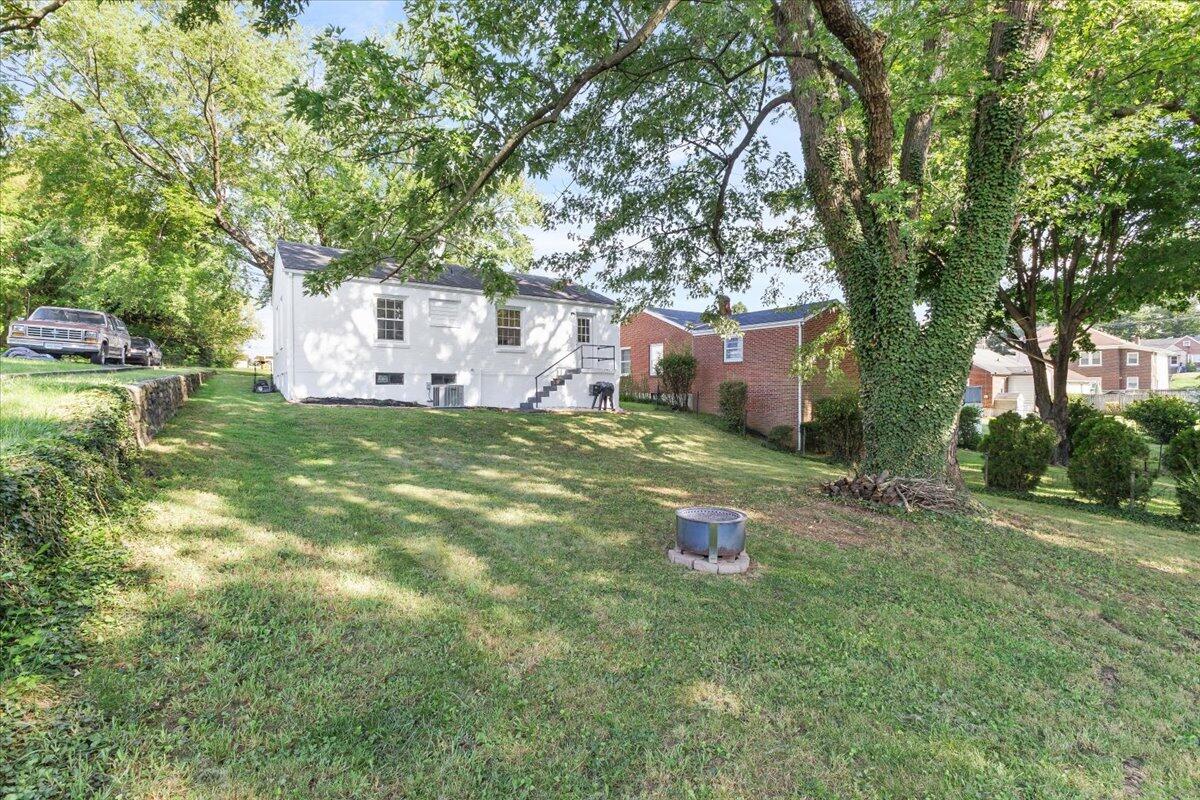 325 South Preston Road Vinton, VA 24179 - Photo 24 of 26 13-325 S Preston Rd-20