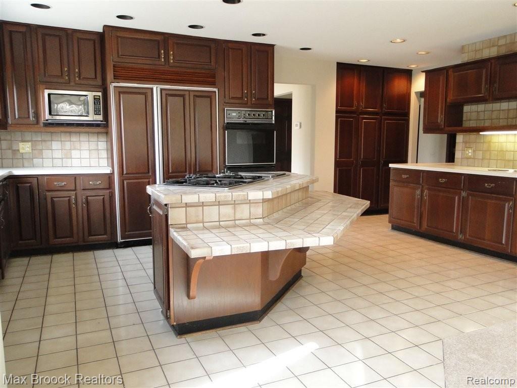 8443 Ranch Estates Road Clarkston, MI 48348 - Photo 8 of 21 Kitchen