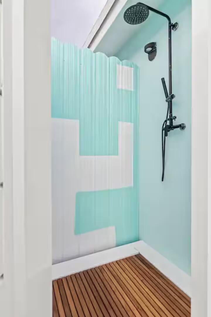 322 Northwest 4th Avenue Delray Beach, FL 33444 - Photo 20 of 37 Outdoor Shower