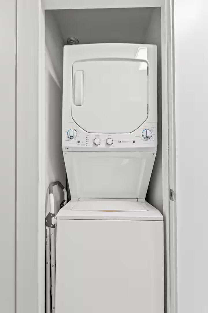 322 Northwest 4th Avenue Delray Beach, FL 33444 - Photo 22 of 37 Laundry