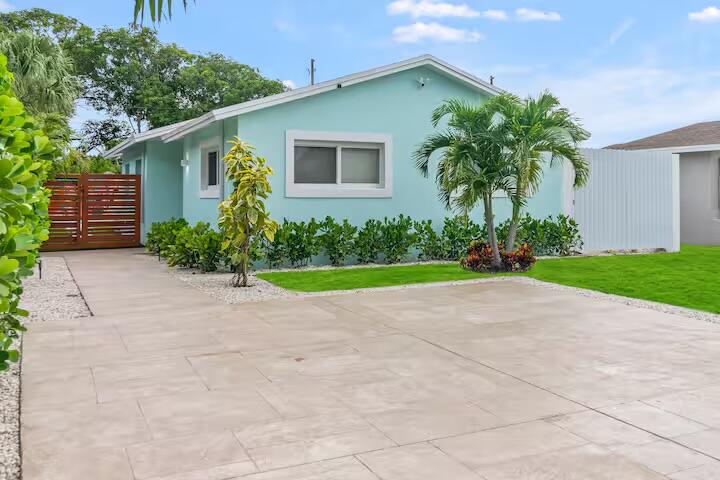 322 Northwest 4th Avenue Delray Beach, FL 33444 - Photo 28 of 37 Front Exposure