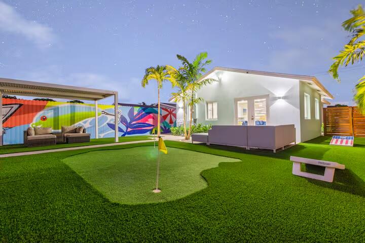 322 Northwest 4th Avenue Delray Beach, FL 33444 - Photo 3 of 37 Putting