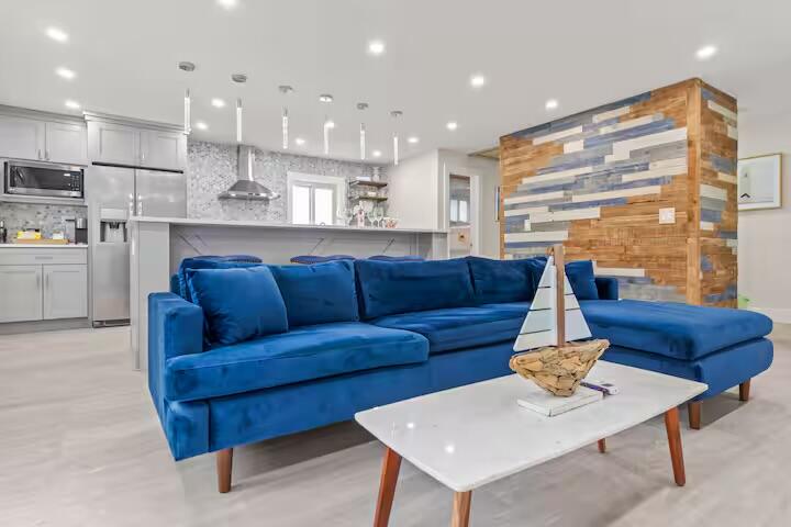 322 Northwest 4th Avenue Delray Beach, FL 33444 - Photo 4 of 37 Living