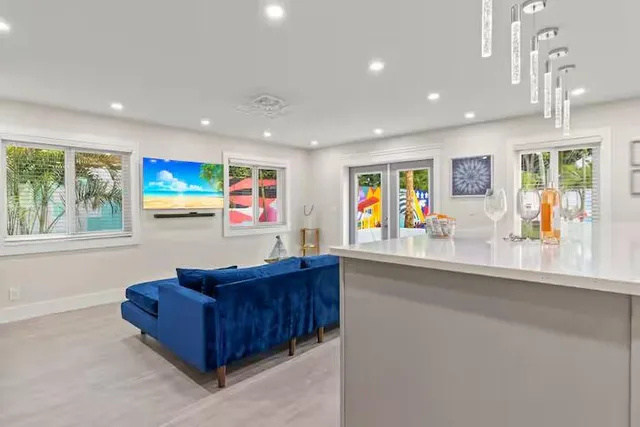 $8,000 | 322 Northwest 4th Avenue, Delray Beach, FL 33444