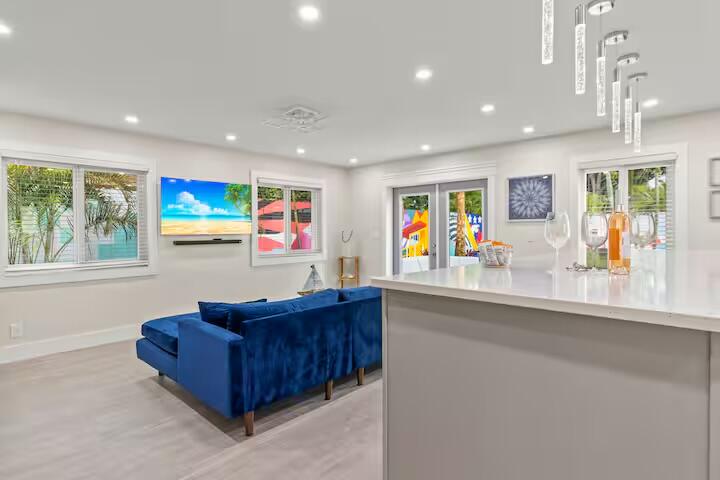 322 Northwest 4th Avenue Delray Beach, FL 33444 - Photo 5 of 37 Family