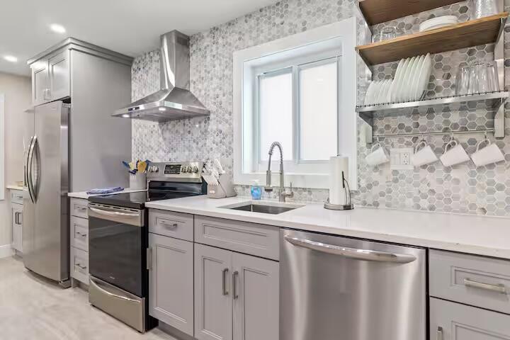 322 Northwest 4th Avenue Delray Beach, FL 33444 - Photo 8 of 37 Kitchen