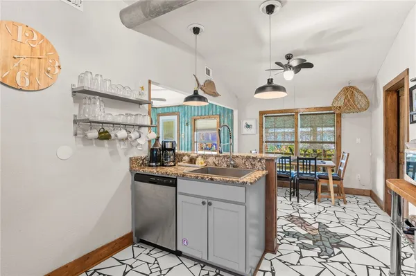$2,000,000 | 1607 Eleventh Street, Port Aransas, TX 78373