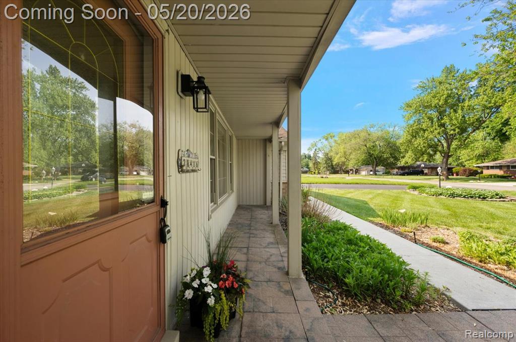 28416 Westerleigh Road Farmington, MI 48334 - Photo 3 of 30