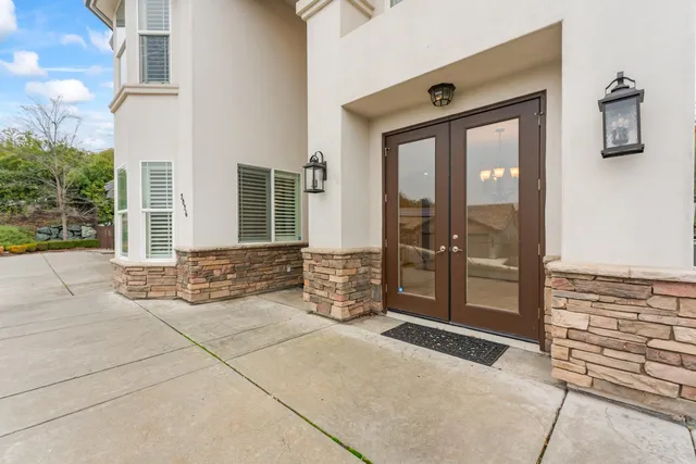 a view of a hallway with windows