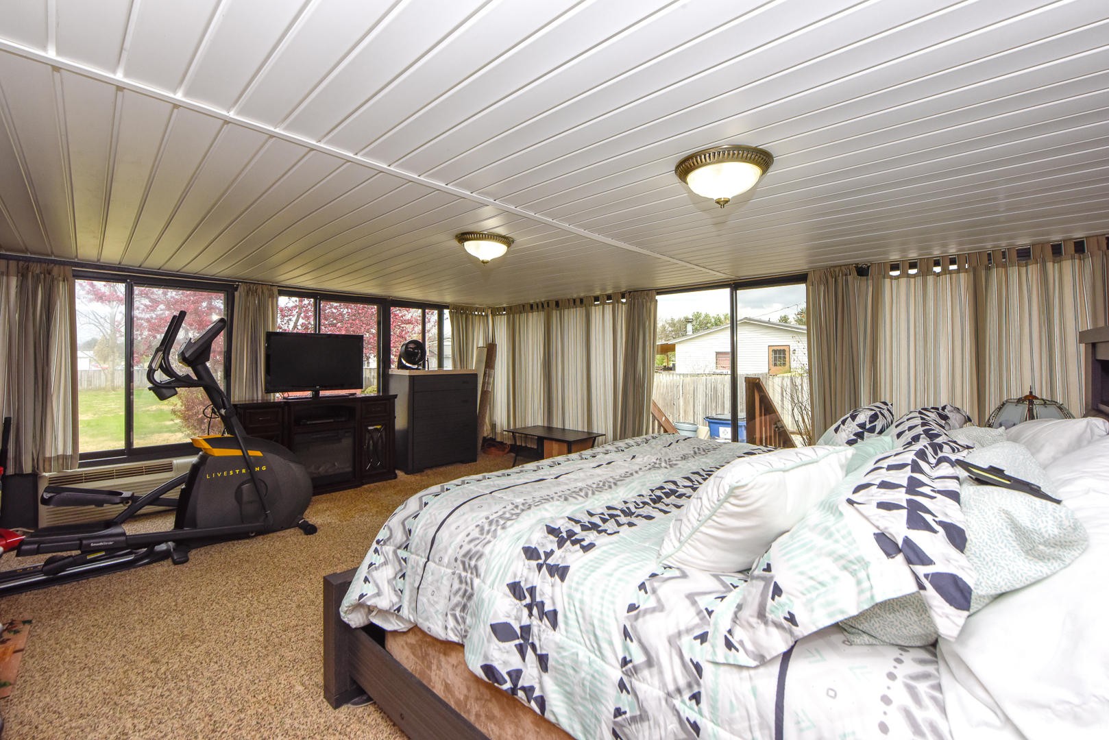 4433 Morganton Road Maryville, TN 37801 - Photo 25 of 40 a bed sitting in a spacious bedroom next to a window