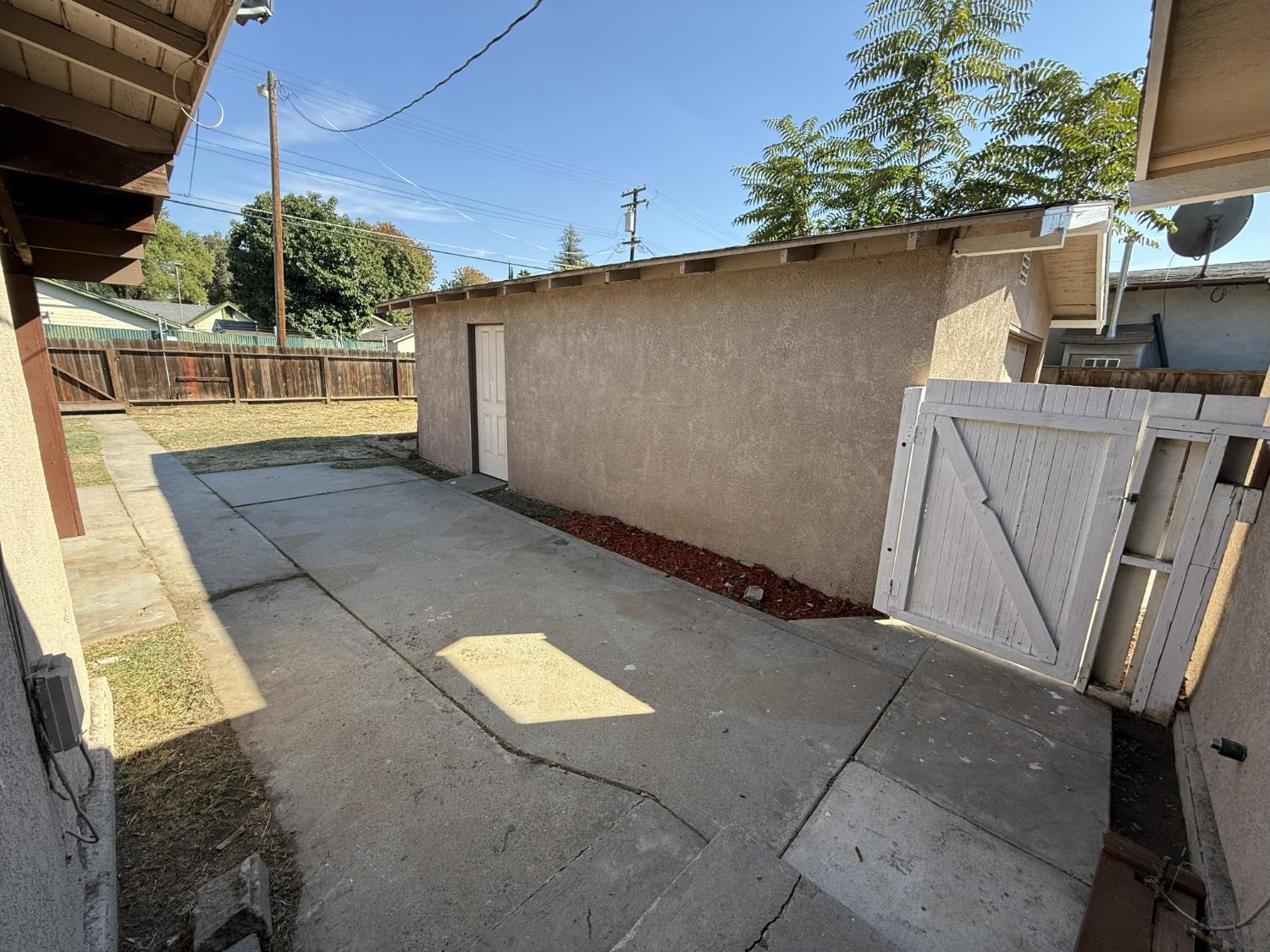 405 Colorado Avenue Modesto, CA 95351 - Photo 26 of 33 a view of a backyard