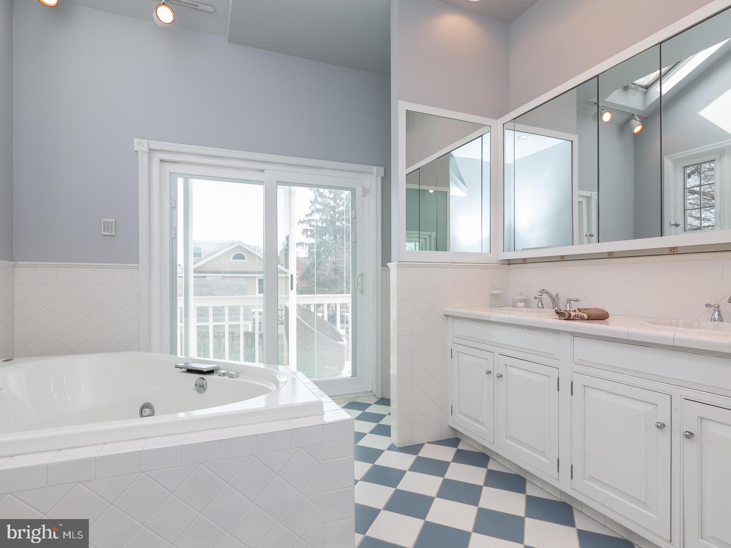 420 Littlebrook Road Berwyn, PA 19312 - Photo 24 of 36 MAIN BATH