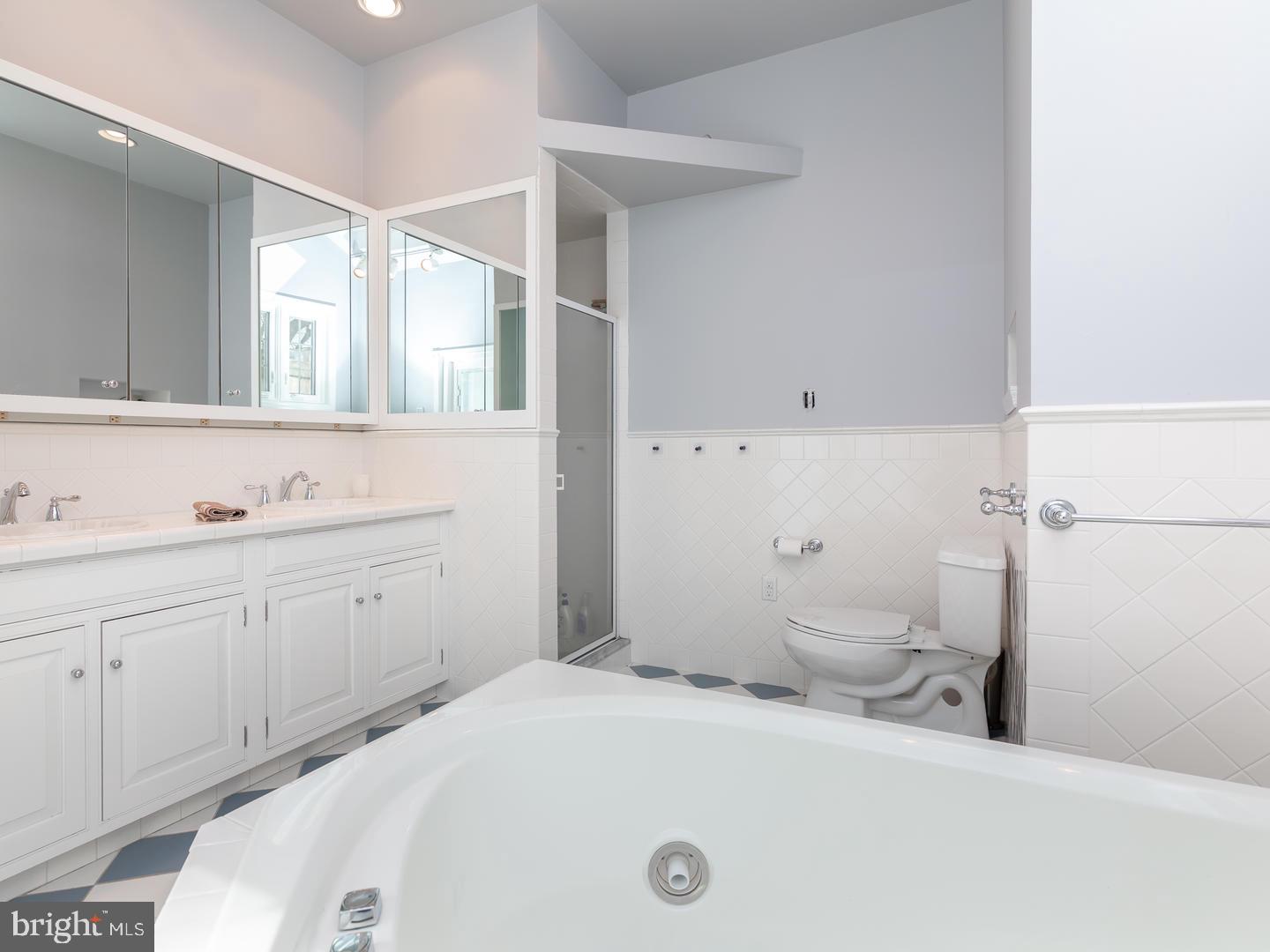 420 Littlebrook Road Berwyn, PA 19312 - Photo 25 of 36 MAIN BATH