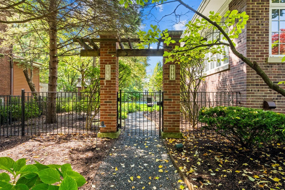 224 Sheridan Road Kenilworth, IL 60043 - Photo 53 of 62 a view of outdoor space with garden