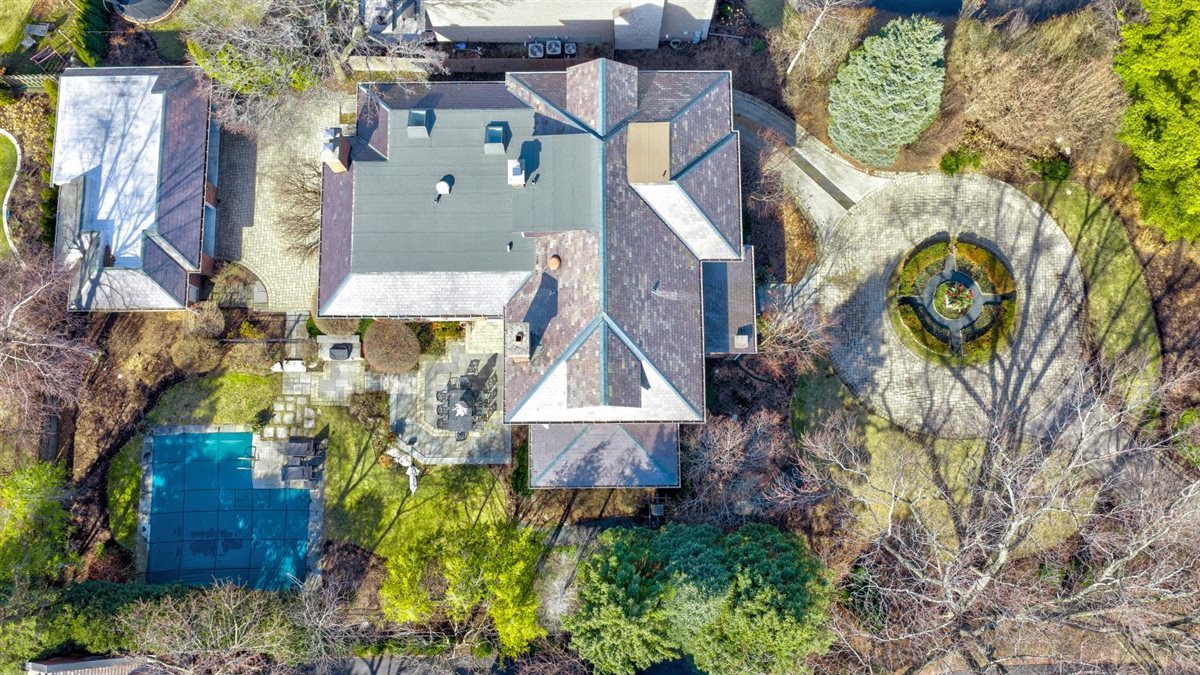 224 Sheridan Road Kenilworth, IL 60043 - Photo 57 of 62 an aerial view of residential houses with outdoor space