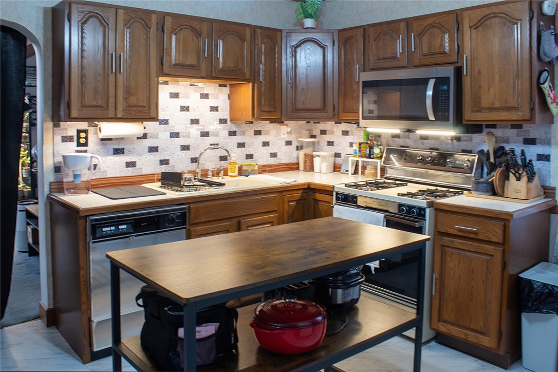 65 Bellingham Street Woonsocket, RI 02895 - Photo 15 of 48