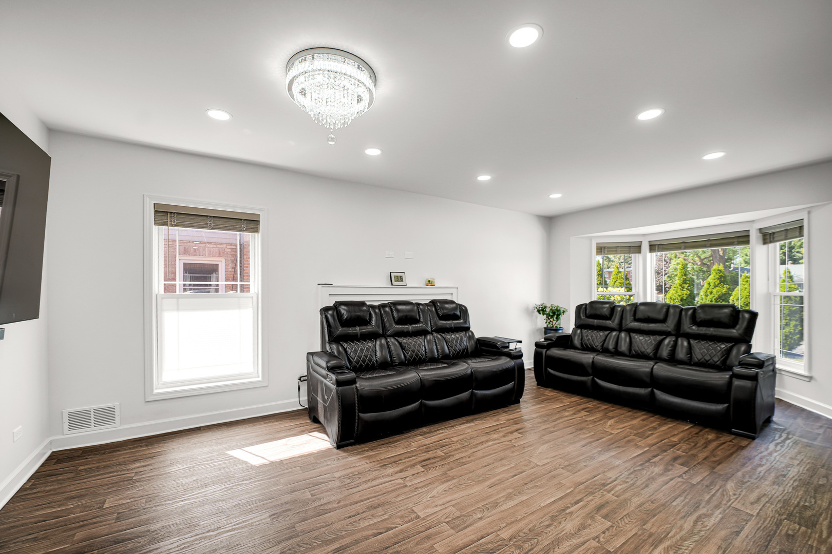 907 East Central Road Mount Prospect, IL 60056 - Photo 8 of 30