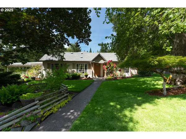 a view of a house with porch and garden