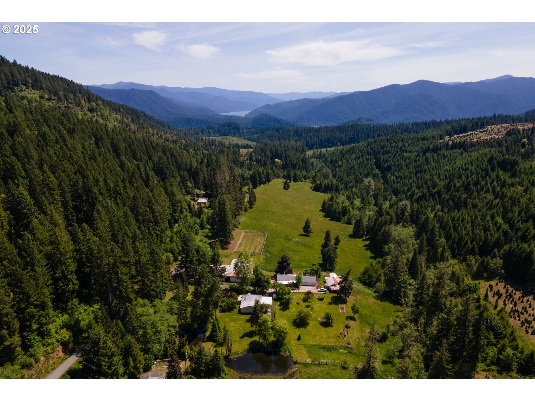 77690 Brock Road Oakridge, OR 97463 - Photo 45 of 45 a view of a city with mountain