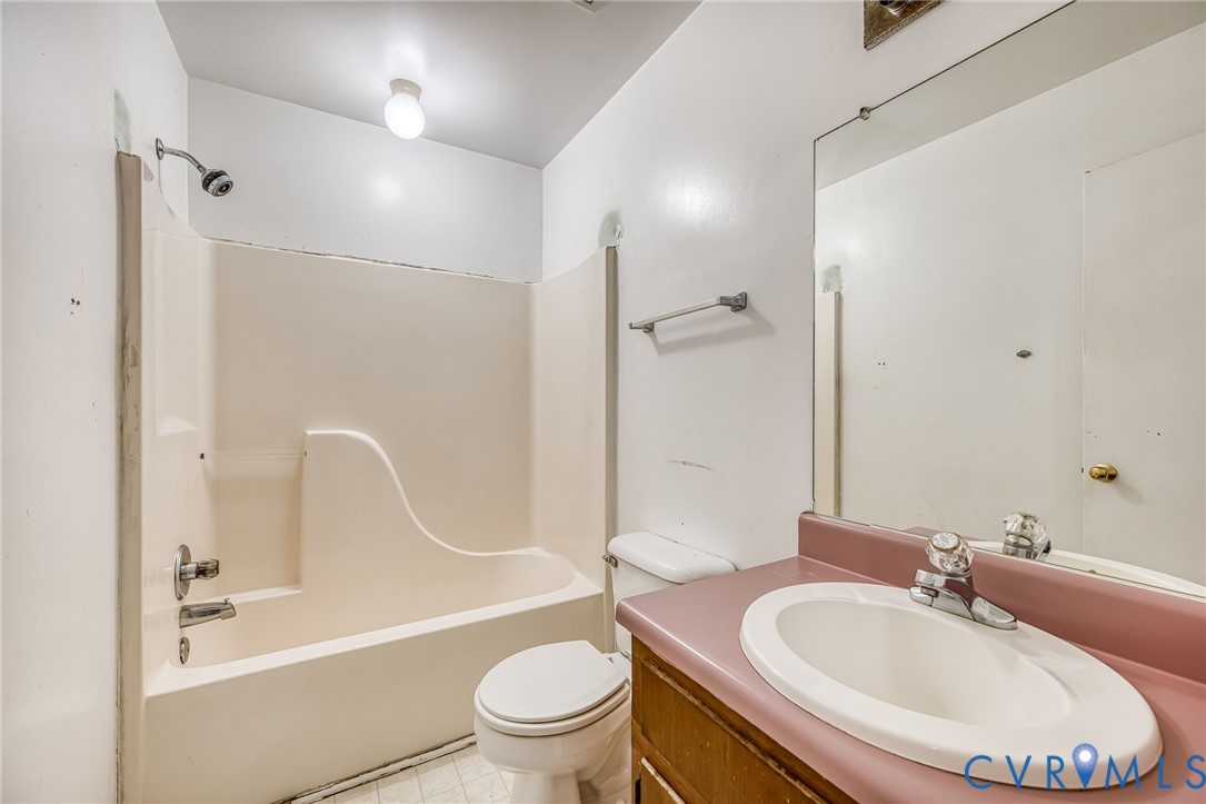 9301 Brocket Drive Midlothian, VA 23112 - Photo 16 of 27 a bathroom with a sink toilet and shower