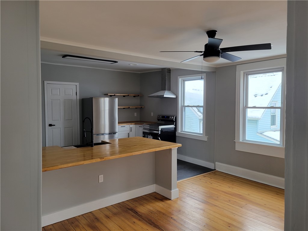 13 Livingston Place Middletown, RI 02842 - Photo 3 of 7