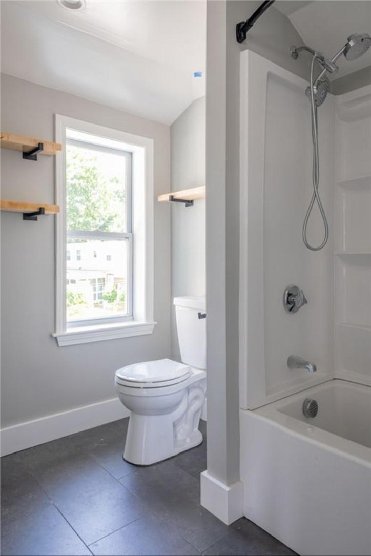 13 Livingston Place Middletown, RI 02842 - Photo 4 of 7