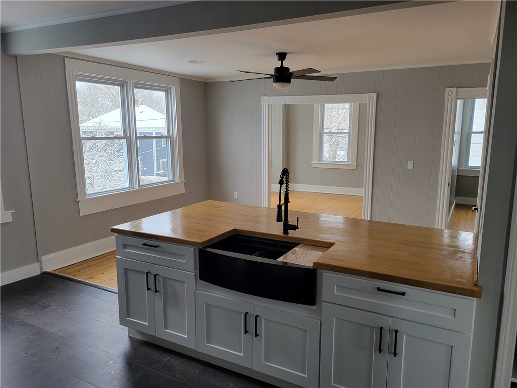 13 Livingston Place Middletown, RI 02842 - Photo 6 of 7