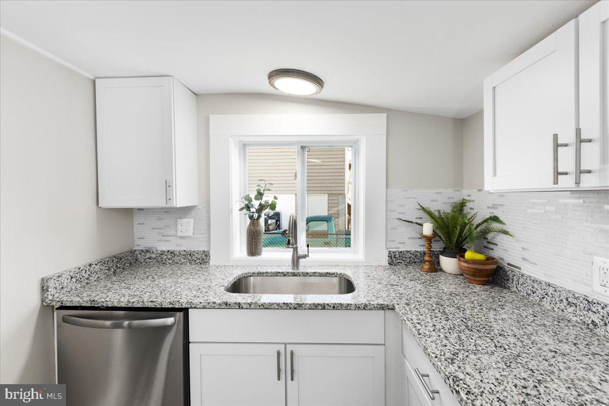 1632 Hilltop Road Edgewater, MD 21037 - Photo 13 of 32